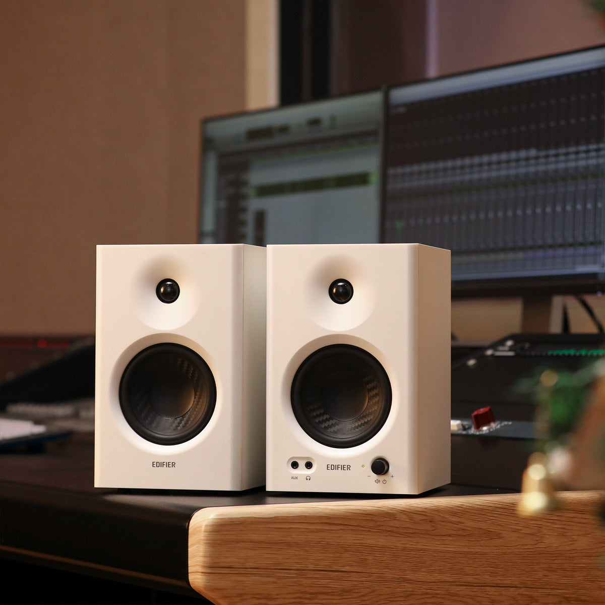MR4 Powered Studio Monitor(Certified Refurbished)