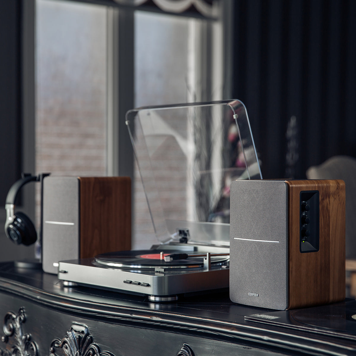 Tecnología R1280T. Estilo. Utilidad. Altavoces de estantería autoamplificados